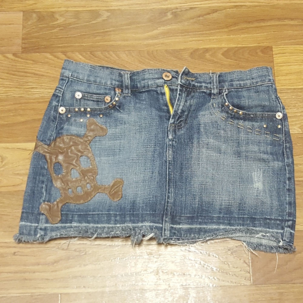 Z CAVARICCI Denim Mini Skirt Skull Studded sz 9